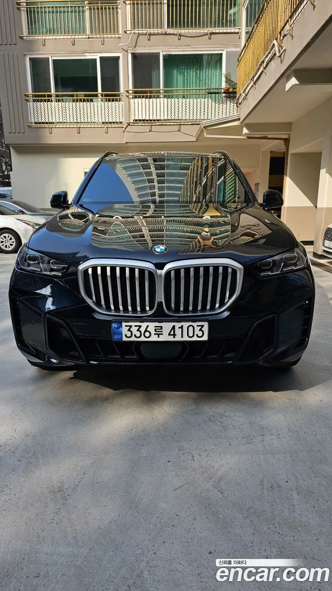 BMW X5 xDrive 40i M 2023 — фото 1, купить с доставкой в Москву
