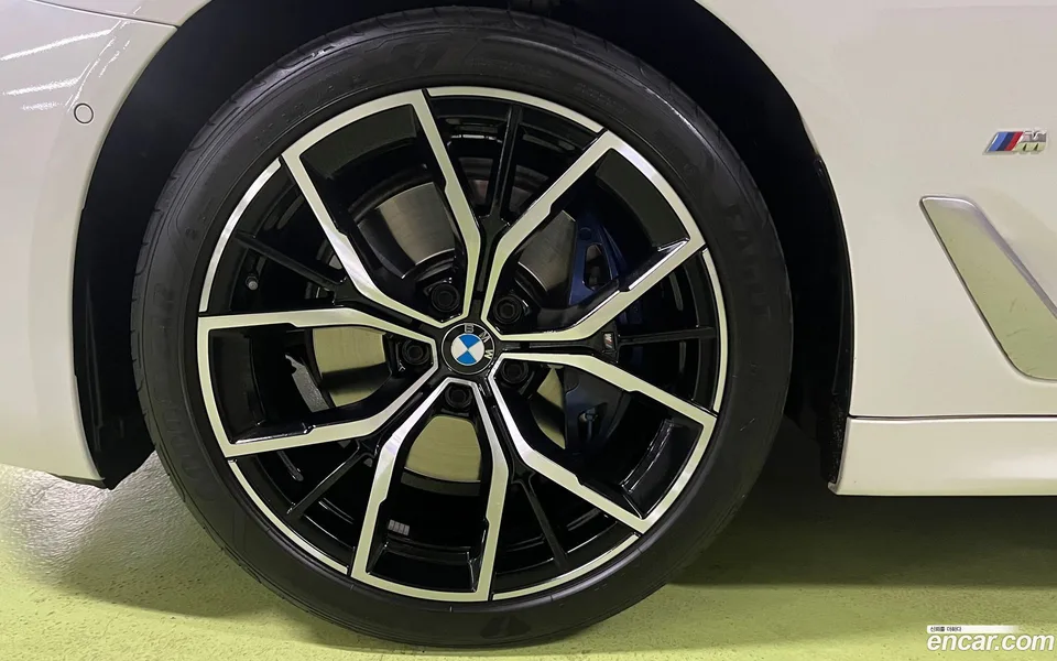 BMW 5 Series 530i xDrive M 2022 — миниатюра 5