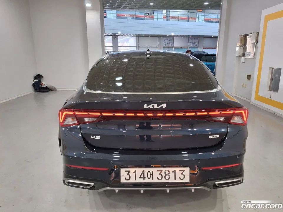 Kia K5 Hybrid 2023 — миниатюра 2