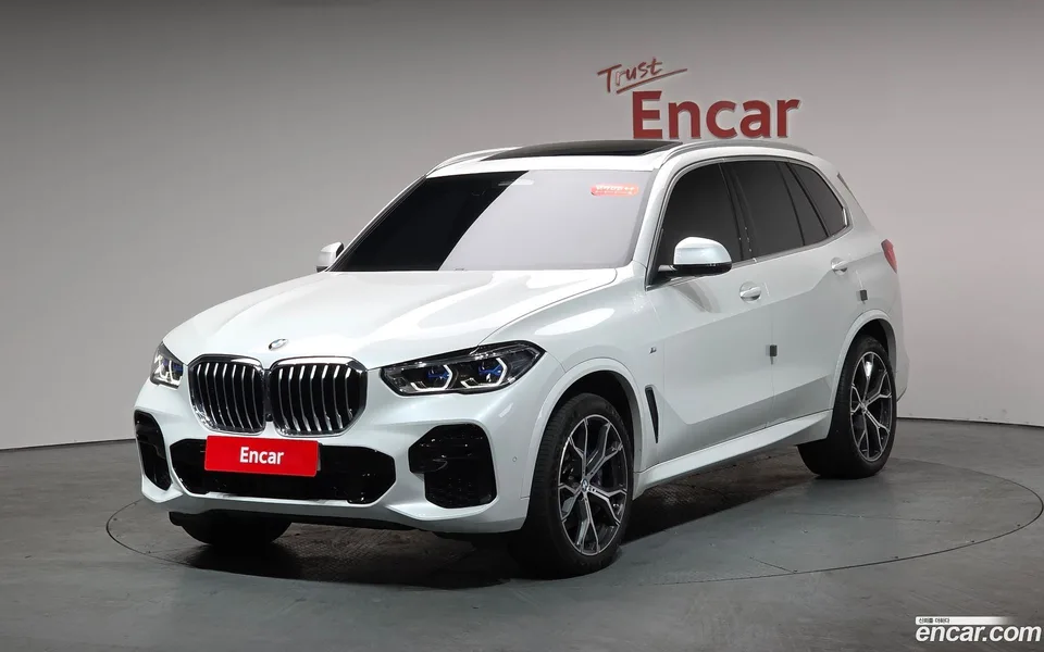 BMW X5 xDrive 30d M 2023 — фото 1, купить с доставкой в Москву