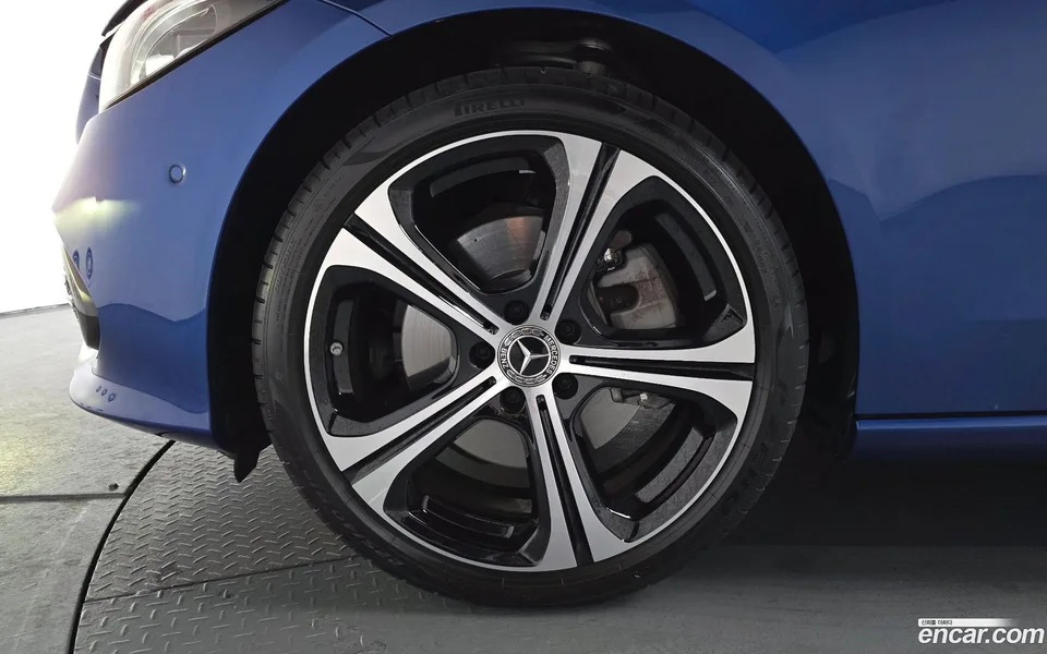 Mercedes-Benz C-Class C300 4MATIC 2023 — миниатюра 2