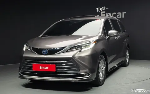 Toyota Sienna 2023 купить в Москве