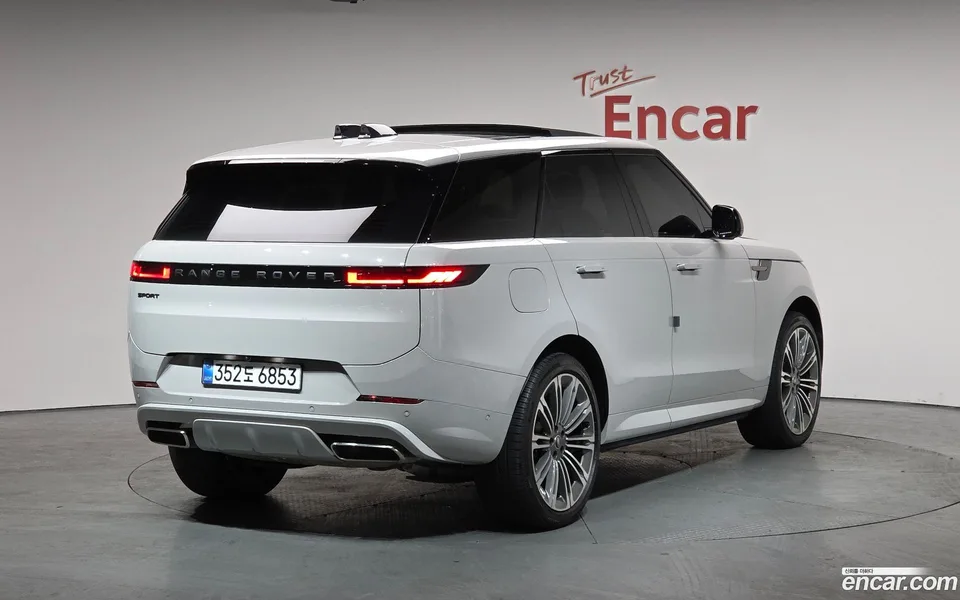 Land Rover Range Rover Sport P550E HSE 2025 — миниатюра 2