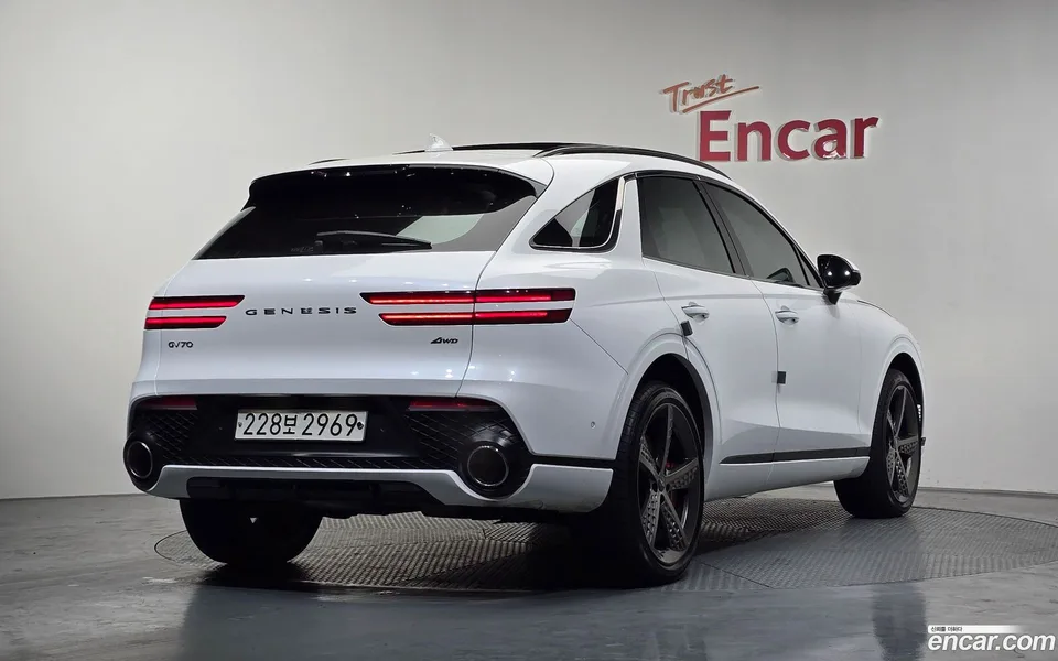 Genesis GV70 3.5T AWD 2023 — миниатюра 2