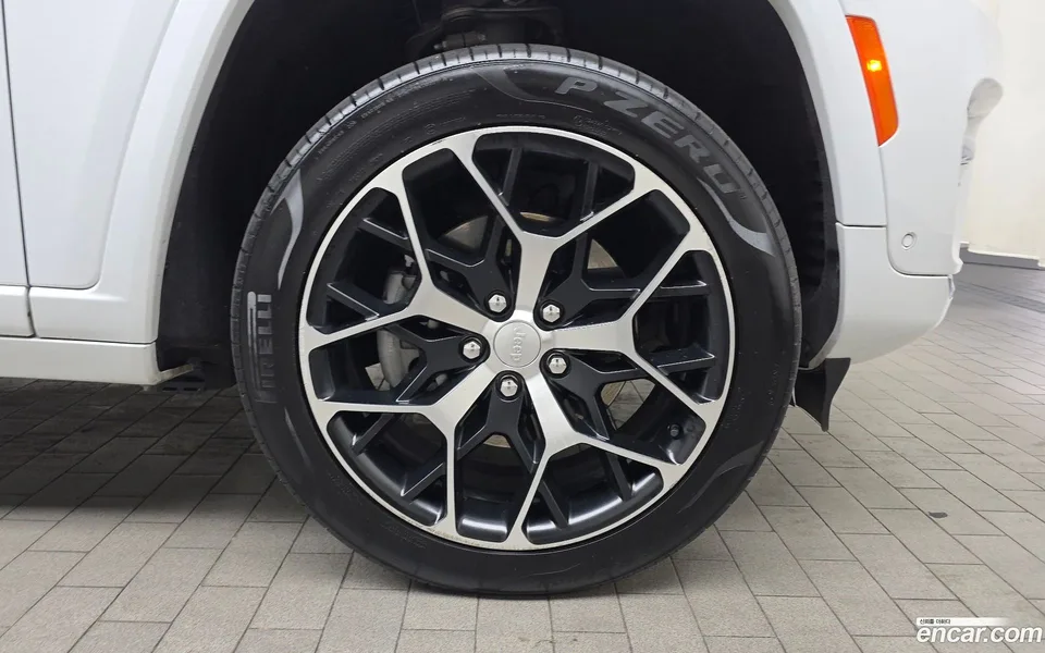 Jeep Grand Cherokee 4xe 2023 — миниатюра 2