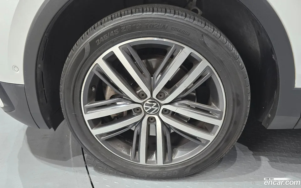 Volkswagen Tiguan Allspace 2.0 TSI 2023 — миниатюра 2