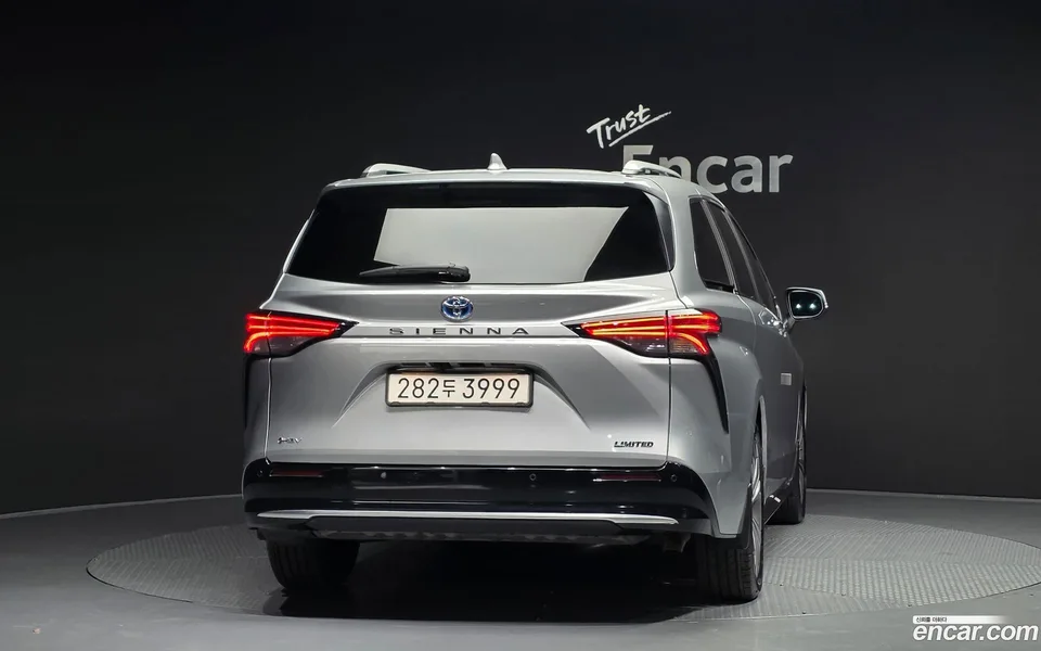 Toyota Sienna 2.5 2WD 2025 — миниатюра 4