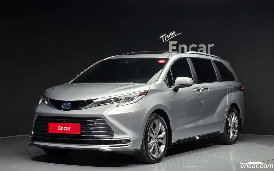 Toyota Sienna 2.5 2WD 2025 — фото 1, купить с доставкой в Москву