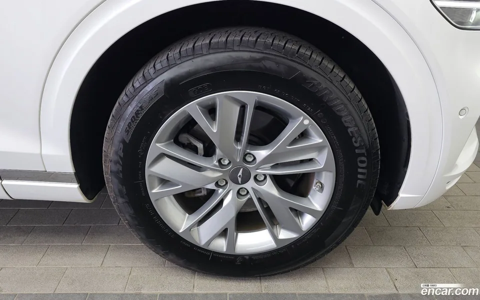 Genesis GV70 2.5T 2WD 2023 — миниатюра 2