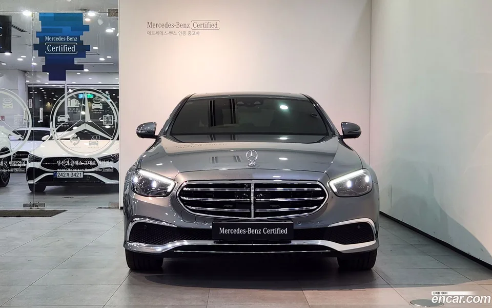 Mercedes-Benz E-Class E300e 4MATIC 2023 — миниатюра 3