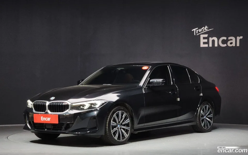 BMW 3 Series 320i 2025 — фото 1, купить с доставкой в Москву