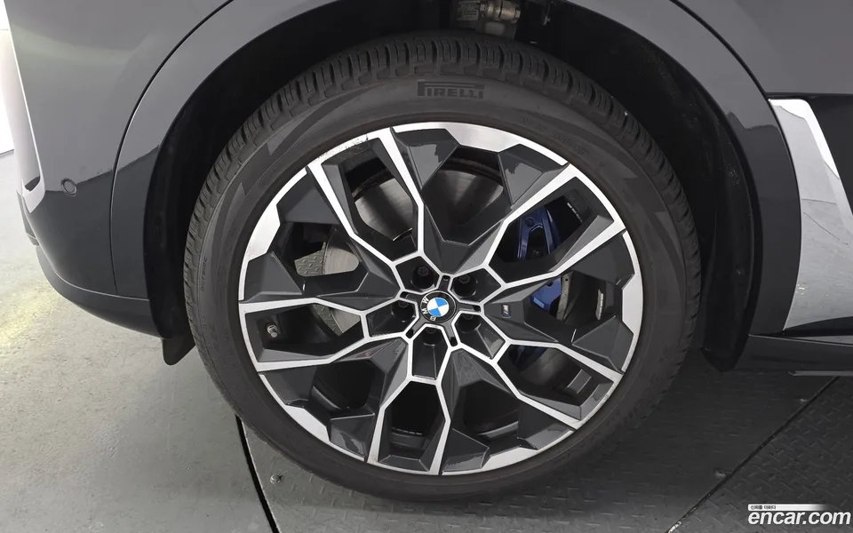 BMW X7 xDrive 40i M 6 2023 — миниатюра 2