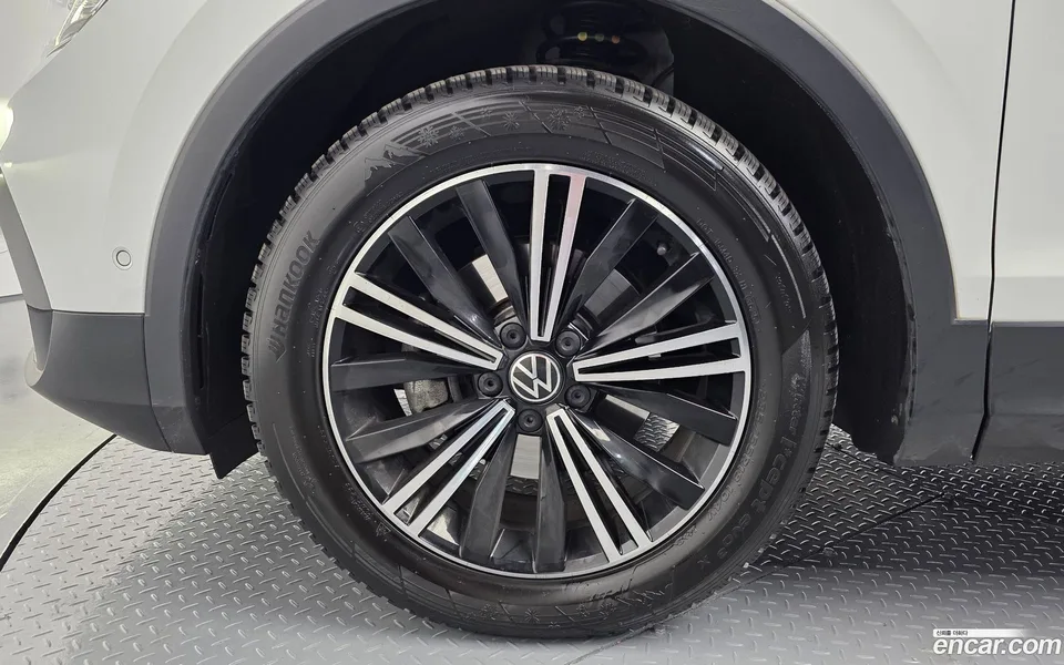 Volkswagen Tiguan 2.0 TDI 2024 — миниатюра 2