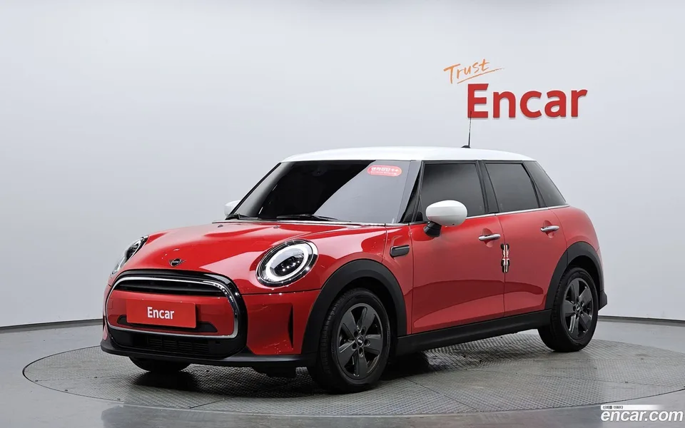 MINI Cooper 5 2022 — фото 1, купить с доставкой в Москву