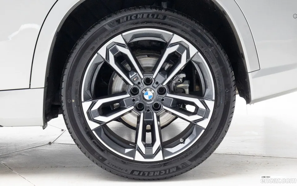 BMW X1 xDrive 20i M 2025 — миниатюра 2