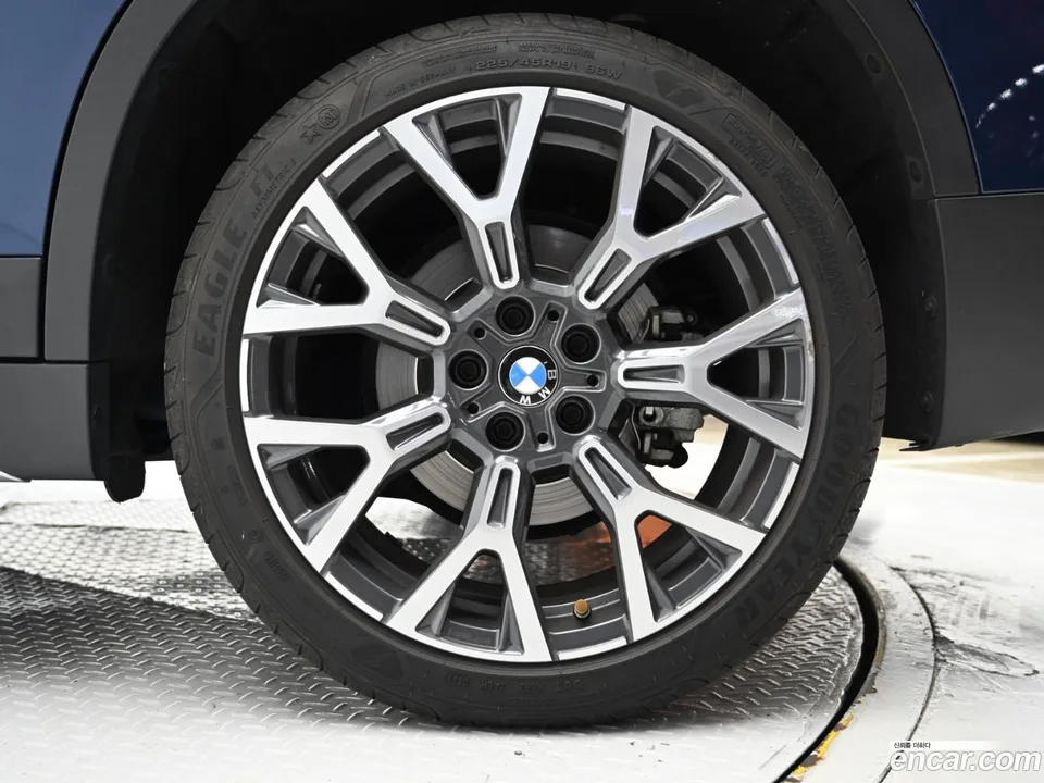 BMW X1 xDrive 20i xLine 2022 — миниатюра 2