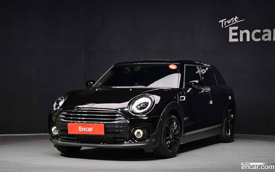 MINI Cooper D Clubman 2022 — фото 1, купить с доставкой в Москву