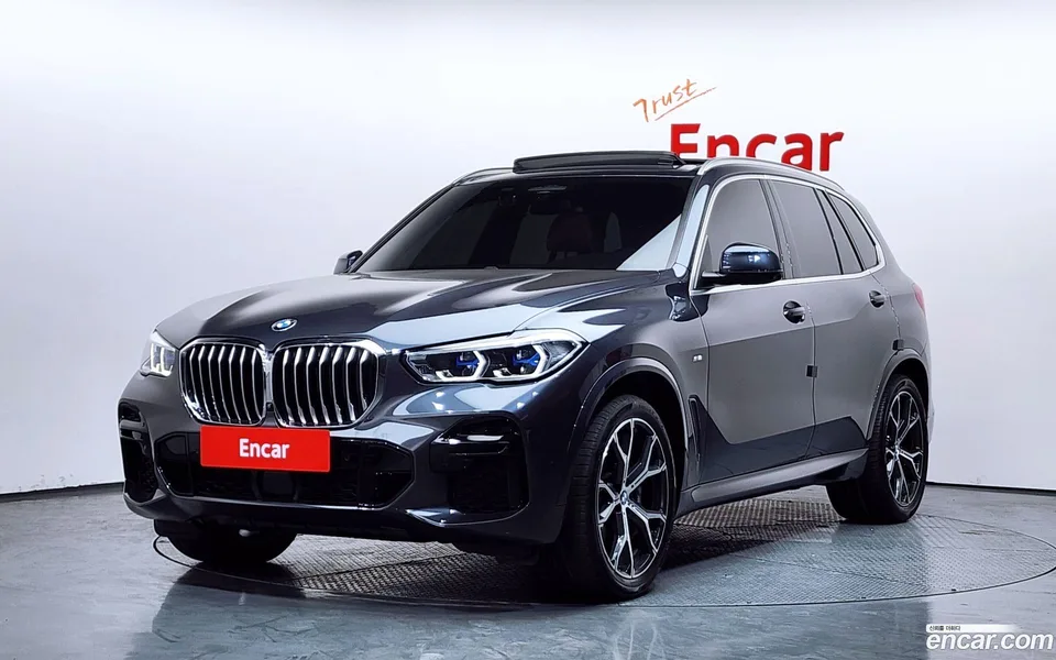 BMW X5 xDrive 40i M 2022 — фото 1, купить с доставкой в Москву