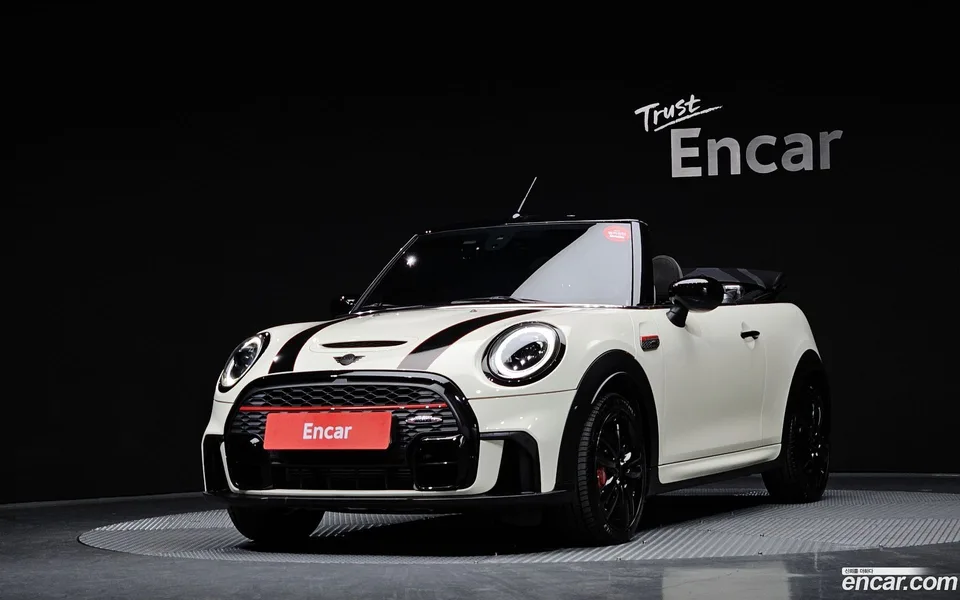 MINI Cooper S Convertible JCW 2022 — фото 1, купить с доставкой в Москву