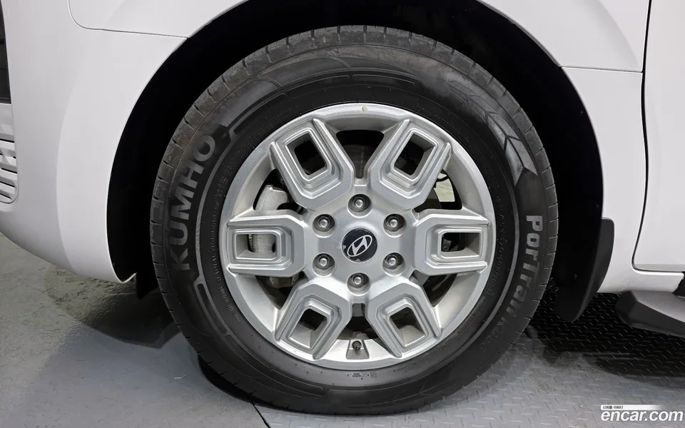Hyundai Staria 4WD 11 2024 — миниатюра 2