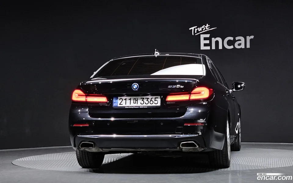 BMW 5 Series 530e 2022 — миниатюра 4