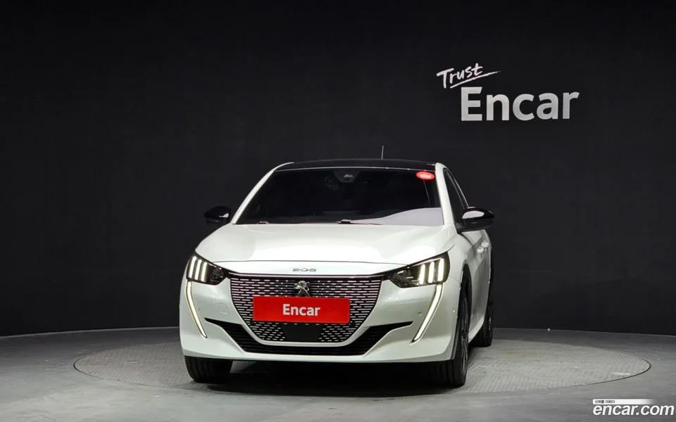 Peugeot e-208 GT 2022 — миниатюра 3