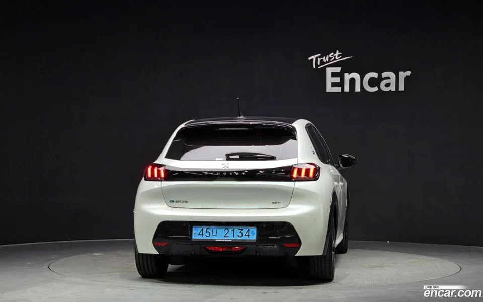 Peugeot e-208 GT 2022 — миниатюра 4