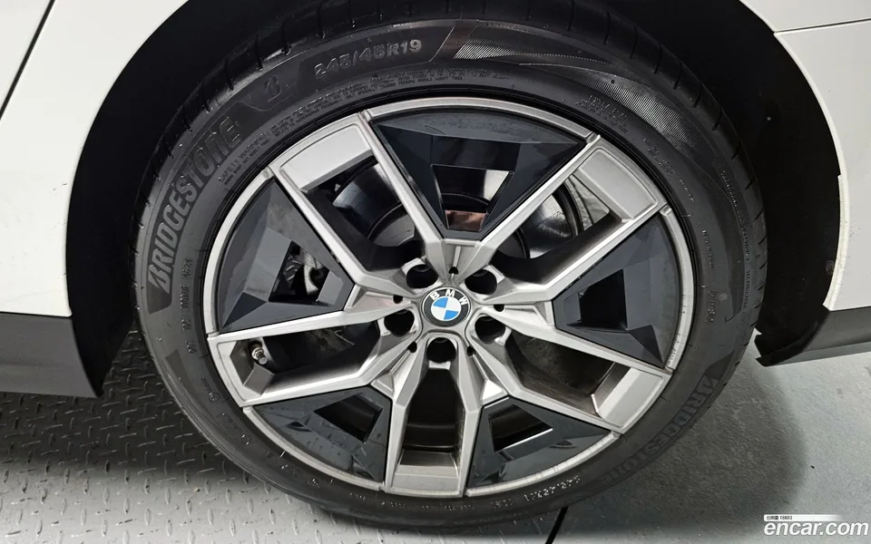 BMW 5 Series 520i 2025 — миниатюра 2