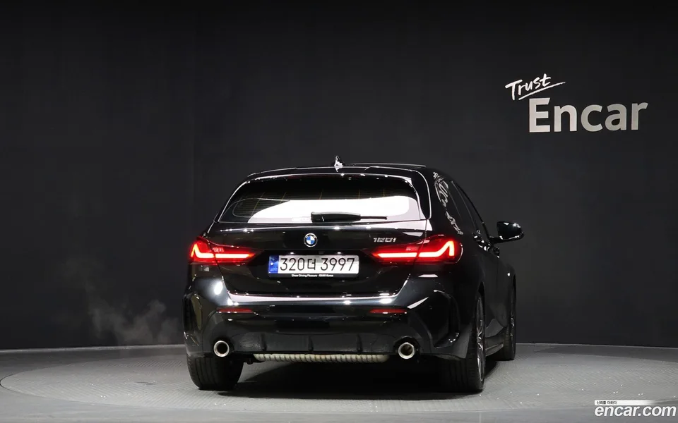 BMW 1 Series 120i M 2022 — thumbnail 4