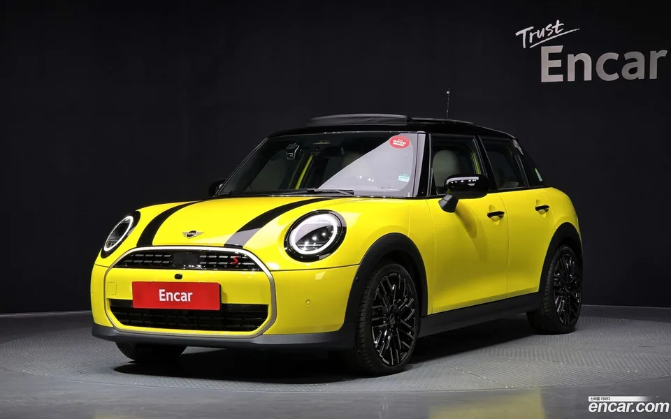 MINI Cooper S 5 2024 — фото 1, купить с доставкой в Москву