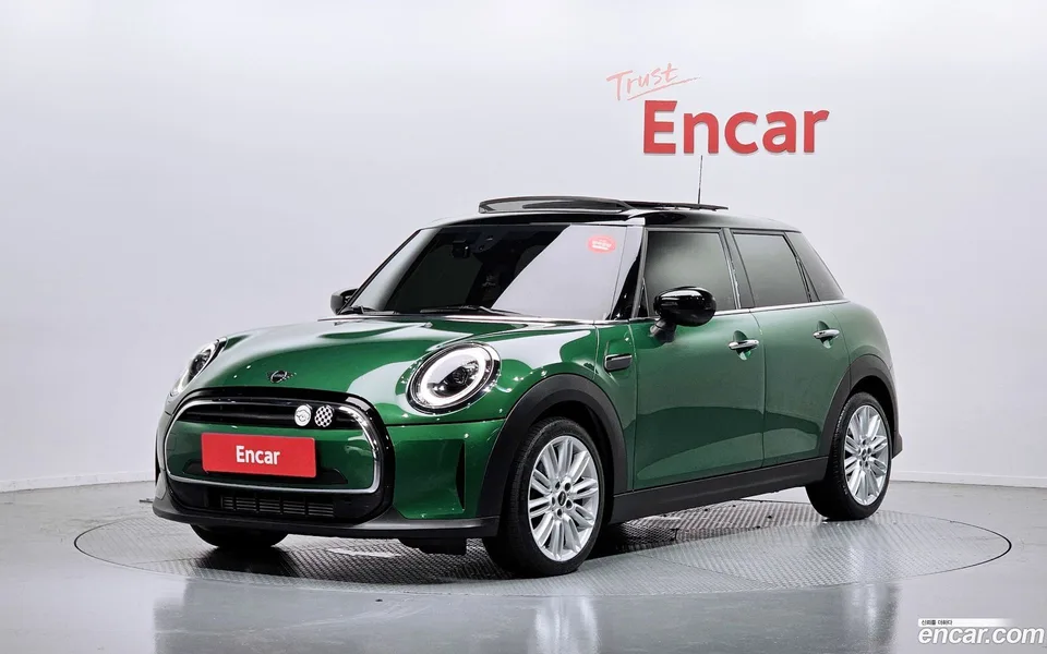MINI Cooper 5 2022 — фото 1, купить с доставкой в Москву