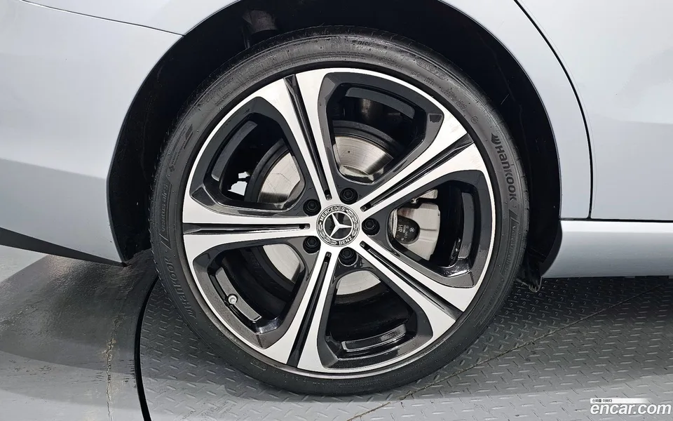 Mercedes-Benz C-Class C300 4MATIC 2023 — миниатюра 2