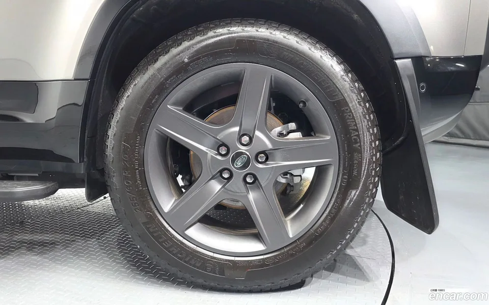 Land Rover Defender 110 P300 X- SE 2025 — миниатюра 5
