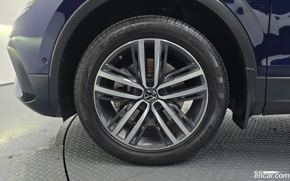 Volkswagen Tiguan Allspace 2.0 TSI 2023 — миниатюра 2