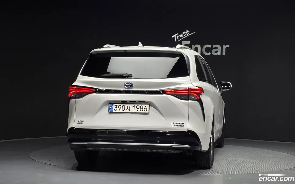Toyota Sienna 2.5 AWD 2024 — миниатюра 3