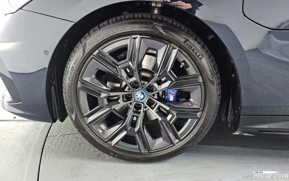 BMW 5 Series 530e xDrive M 2025 — миниатюра 2
