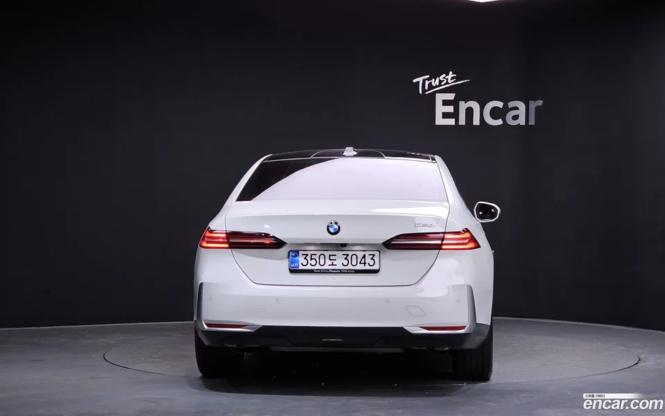 BMW 5 Series 520i 2025 — миниатюра 4
