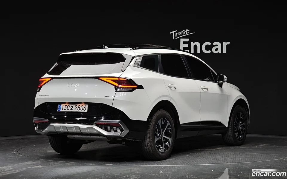 Kia Sportage Hybrid 2WD 2023 — миниатюра 2