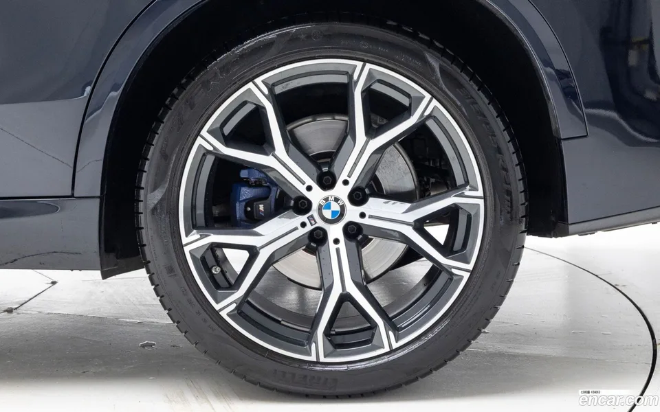 BMW X5 xDrive 40i M 2022 — миниатюра 2