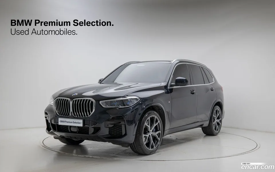 BMW X5 xDrive 40i M 2022 — фото 1, купить с доставкой в Москву