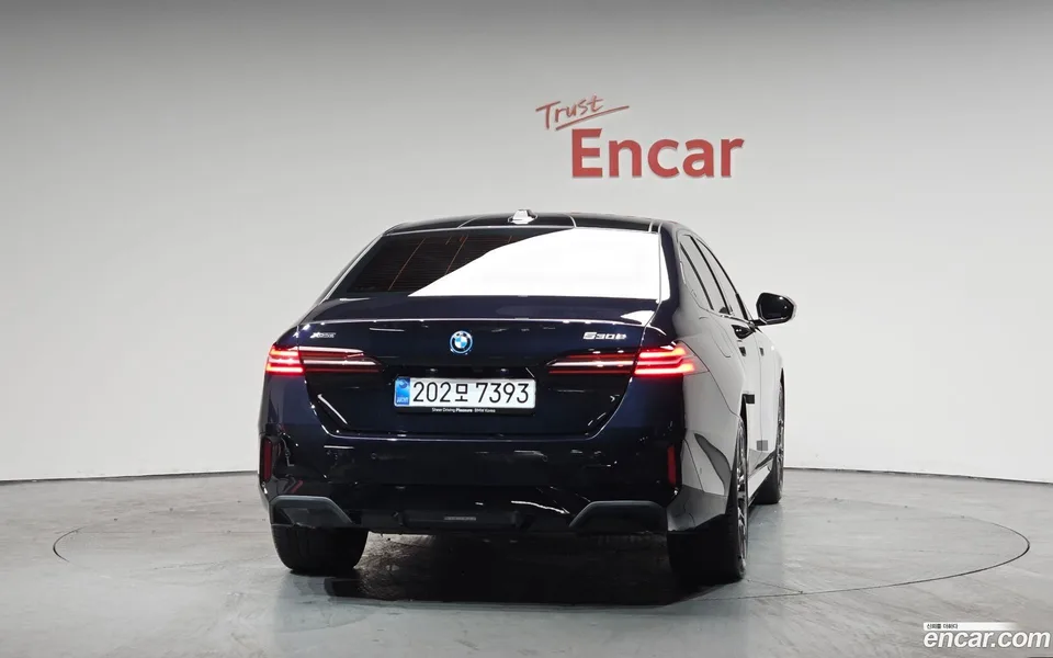 BMW 5 Series 530e xDrive M 2025 — миниатюра 4