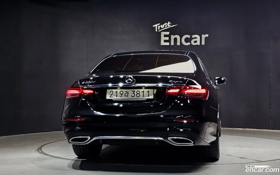 Mercedes-Benz E-Class E220d 4MATIC AMG Line 2023 — миниатюра 4