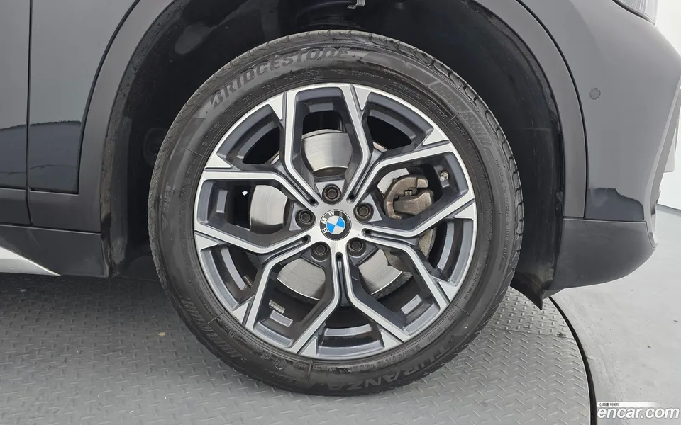 BMW X1 xDrive 20i xLine 2022 — миниатюра 2