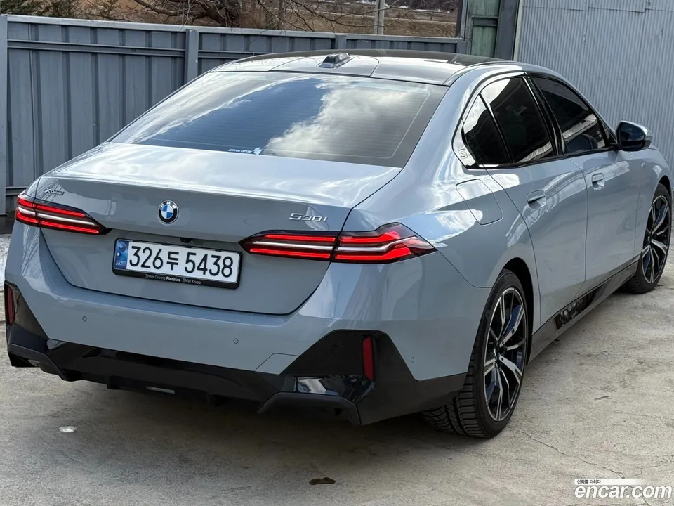 BMW 5 Series 530i xDrive M 2024 — миниатюра 2