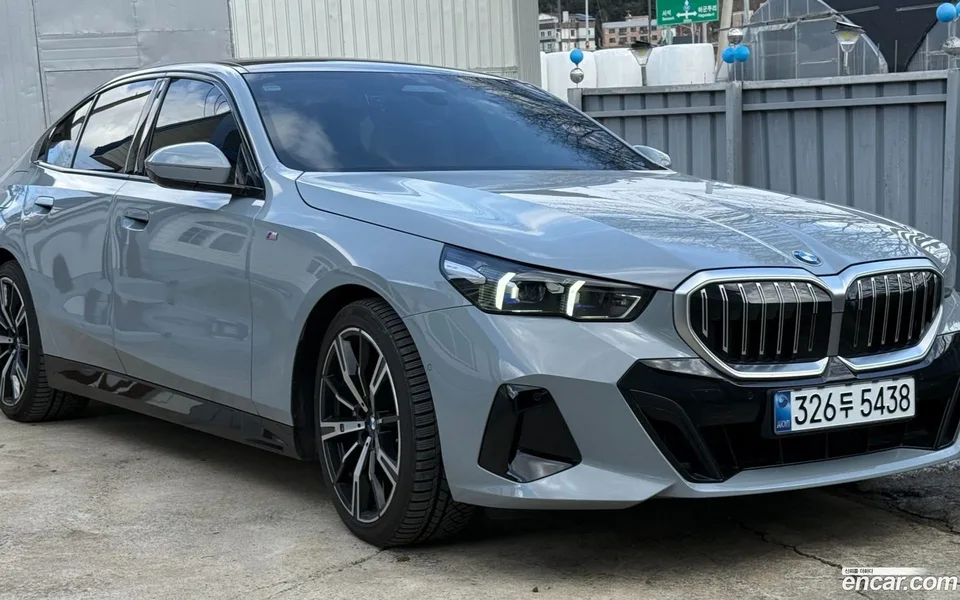 BMW 5 Series 530i xDrive M 2024 — фото 1, купить с доставкой в Москву