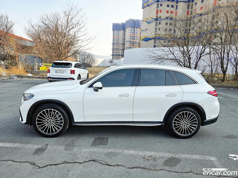 Mercedes-Benz GLC-Class GLC300 4MATIC AMG Line 2023 — миниатюра 2