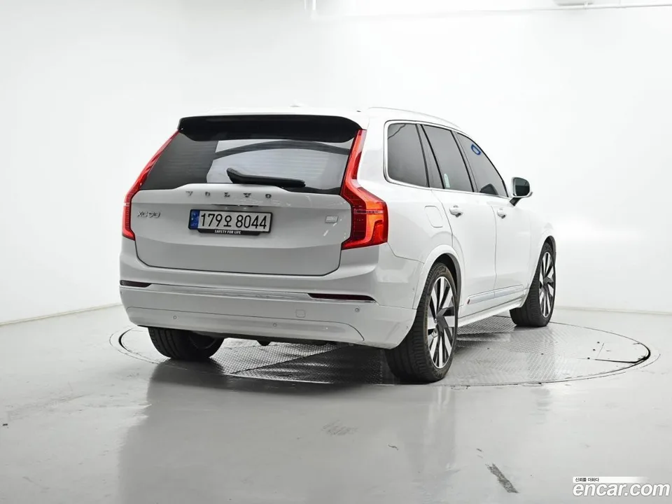 Volvo XC90 T8 2024 — фото 1, купить с доставкой в Москву
