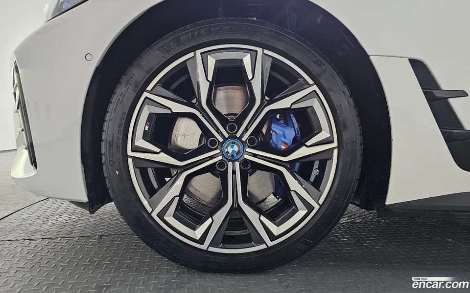BMW i4 eDrive40 M 2024 — миниатюра 2