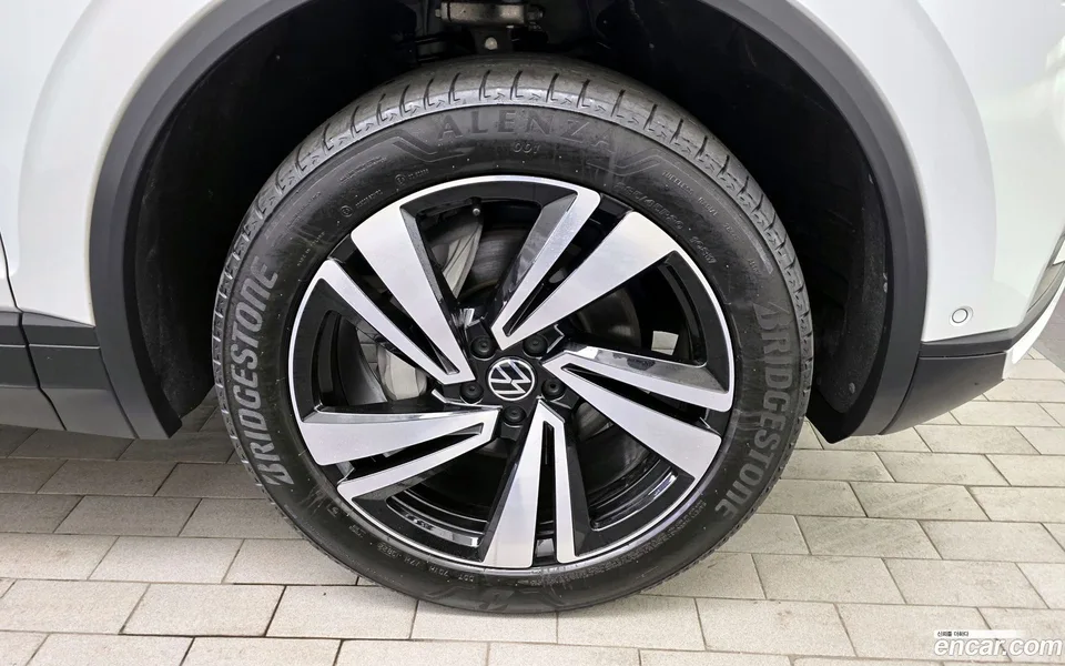 Volkswagen Touareg 3.0 TDI 2023 — миниатюра 2