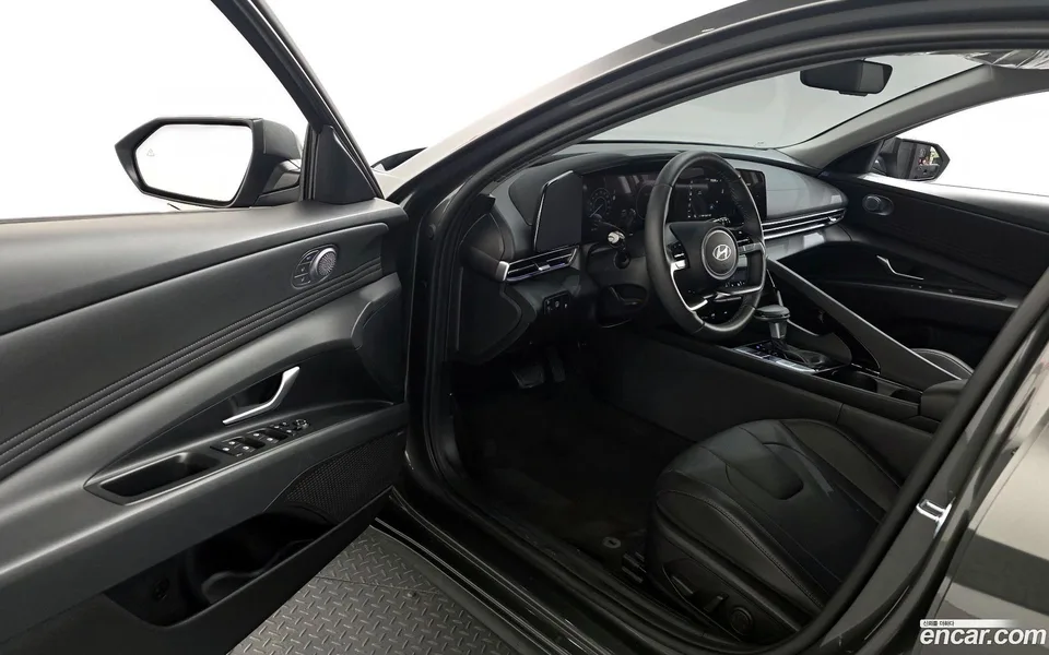 Hyundai Avante CN7 Hybrid 2025 — миниатюра 2